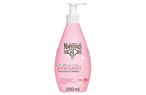 Le Petit Marseillais | Lait Soin Cold Cream Apaisant Peaux Sèches et Sensibles (flacon-pompe de 250 ml) – Lait corps au beurre d'argan, cire d'abeille & huile aux pétales de rose – 48 h de confort