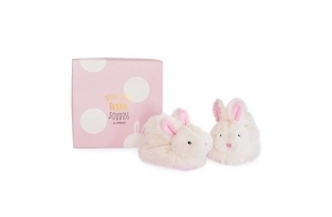 Doudou et Compagnie - Coffret Chaussons avec Hochet - Lapin Bonbon - Boite Cadeau - Rose - De 0 à 6 Mois - Doux et Chaud - Idée Cadeau Naissance Fille - DC1308