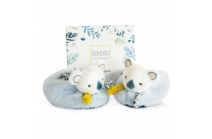 DOUDOU ET COMPAGNIE - Chaussons Bébé Naissance Avec Hochet - Yoca le Koala - 0-6 mois - Blanc et Bleu - Idée Cadeau de Naissance pour Filles et Garçons - Pour Offrir Avec Boite Cadeau - DC3675