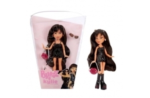 Bratz x Kylie Jenner - Poupée Mannequin Day - Poupée à Collectionner avec Tenue de Jour, Accessoires et Poster - pour Les Enfants et Les Collectionneurs de Plus de 6 Ans