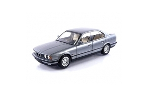 Minichamps- Voiture Miniature de Collection, 100024008, Grey Metallic